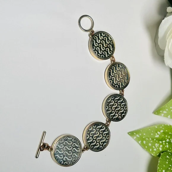 Vintage Abalone Sea Green Round Scrolled Gold Plated Toggle Bracelet - Picture 7 of 15